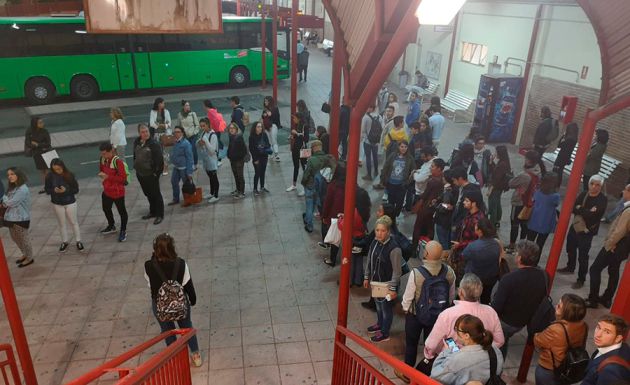 El Ministerio de Fomento anuncia un par de refuerzos para la línea de Autobuses Guadalajara-Madrid ante las múltiples quejas de los usuarios: Fomento anuncia un par de refuerzos para la línea de autobuses Guadalajara-Madrid El Ministerio de Fomento anuncia un par de refuerzos para la línea de Autobuses Guadalajara-Madrid ante las múltiples quejas de los usuarios: Fomento anuncia un par de refuerzos para la línea de autobuses Guadalajara-Madrid