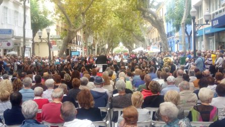 Concierto de la Agrupación Artística Musical de Dénia, ayer 9 d'Octubre, en la calle Marqués de Campo. Concierto de la Agrupación Artística Musical de Dénia, ayer 9 d'Octubre, en la calle Marqués de Campo.