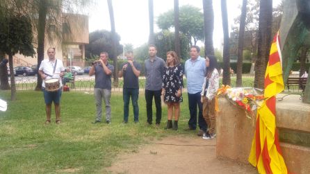 Ofrenda floral a la estatua del Rey Jaume I, al son de la Muixeranga. Ofrenda floral a la estatua del Rey Jaume I, al son de la Muixeranga.