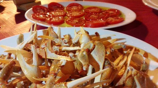 Bocas de la Isla y ensalada de tomates Bocas de la Isla y ensalada de tomates