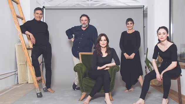 Roberto Enríquez (Torvald), Andrés Lima (director de la obra), Aitana Sánchez Gijón (Nora), María Isabel Díaz Lago (Anne Marie) y Elena Rivera (Emmy) Roberto Enríquez (Torvald), Andrés Lima (director de la obra), Aitana Sánchez Gijón (Nora), María Isabel Díaz Lago (Anne Marie) y Elena Rivera (Emmy)