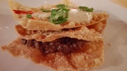 La cola de toro del Tendido 6 versionada en una lasaña de wan tun con bechamel de oloroso y brotes de chile tailandés por Isidro López La cola de toro del Tendido 6 versionada en una lasaña de wan tun con bechamel de oloroso y brotes de chile tailandés por Isidro López