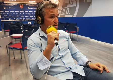 Tito en la sala de prensa de Orriols Tito en la sala de prensa de Orriols