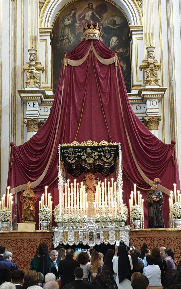 Coronación canónica Virgen de la Esperanza: Y nada defraudó en el día más esperado por los cofrades de Granada Coronación canónica Virgen de la Esperanza: Y nada defraudó en el día más esperado por los cofrades de Granada