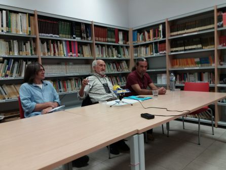 Momento de la conferencia de José Esquinas Momento de la conferencia de José Esquinas