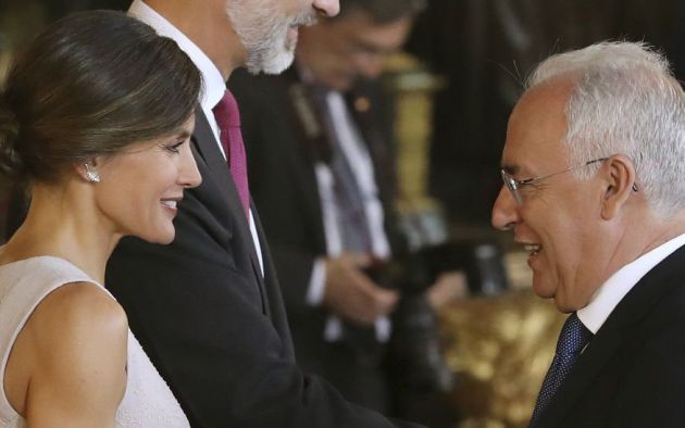 Los reyes Felipe VI y Letizia, saludan al presidente de La Rioja José Ignacio Ceniceros. Los reyes Felipe VI y Letizia, saludan al presidente de La Rioja José Ignacio Ceniceros.