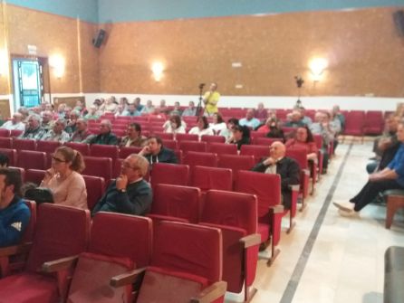Otro punto de vista del público asistente Otro punto de vista del público asistente