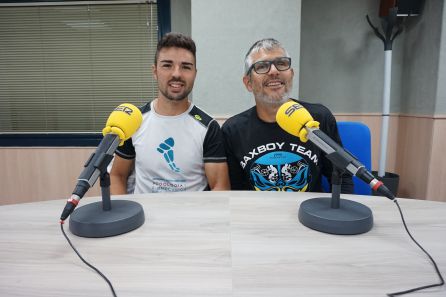 El paratriatleta y su guía El paratriatleta y su guía