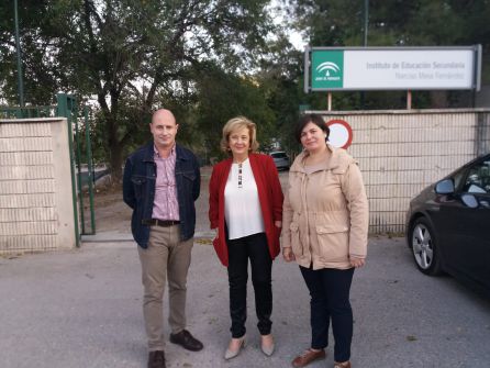 Alcalde, delegada y concejala a las puertas del antiguo centro de Formación Profesional Alcalde, delegada y concejala a las puertas del antiguo centro de Formación Profesional