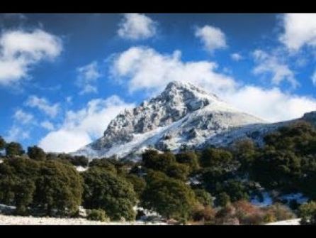 Vista de los picos más elevados de Sierra Mágina Vista de los picos más elevados de Sierra Mágina