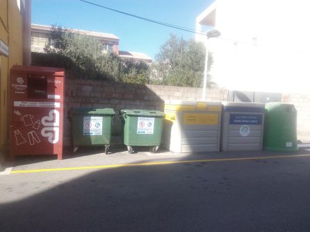 Nueva ubicación de contenedores aéreos en calle Sant Jaume. Nueva ubicación de contenedores aéreos en calle Sant Jaume.