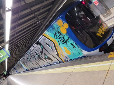 El tren de Metro después de ser pintado El tren de Metro después de ser pintado