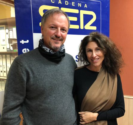 Susana Martín, directora de la compañía ‘Teatro que cura’ y el actor Agustín Sasián. Susana Martín, directora de la compañía ‘Teatro que cura’ y el actor Agustín Sasián.