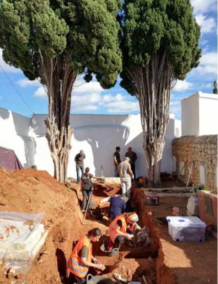 Excavaciones: Aparecen los primeros restos en las excavaciones en el Cementerio Viejo de Ibiza Excavaciones: Aparecen los primeros restos en las excavaciones en el Cementerio Viejo de Ibiza