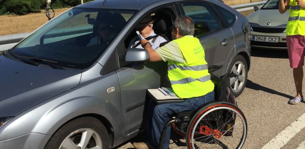 Aspaym participa cada año en campañas de concienciación con conductores para evitar accidentes. Aspaym participa cada año en campañas de concienciación con conductores para evitar accidentes.