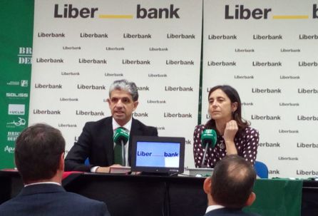 Juan Juárez y Ana Echenique en rueda de prensa Juan Juárez y Ana Echenique en rueda de prensa