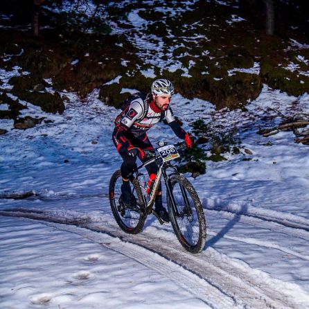 Iván Unsión tuvo que hacer frente a la nieve durante un tramo de la maratón madrileña. Iván Unsión tuvo que hacer frente a la nieve durante un tramo de la maratón madrileña.