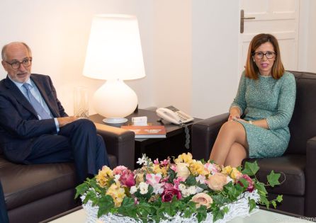 Repsol invertirá 300 millones de euros en la factoría de Cartagena Repsol invertirá 300 millones de euros en la factoría de Cartagena