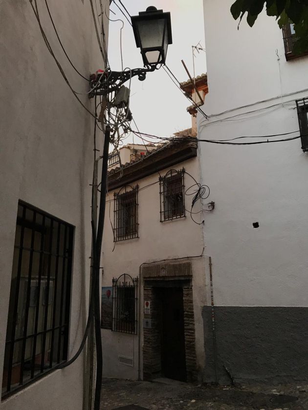 El desprendimiento en la muralla nazarí y otros 15 puntos de deterioro en el Albaicín El desprendimiento en la muralla nazarí y otros 15 puntos de deterioro en el Albaicín