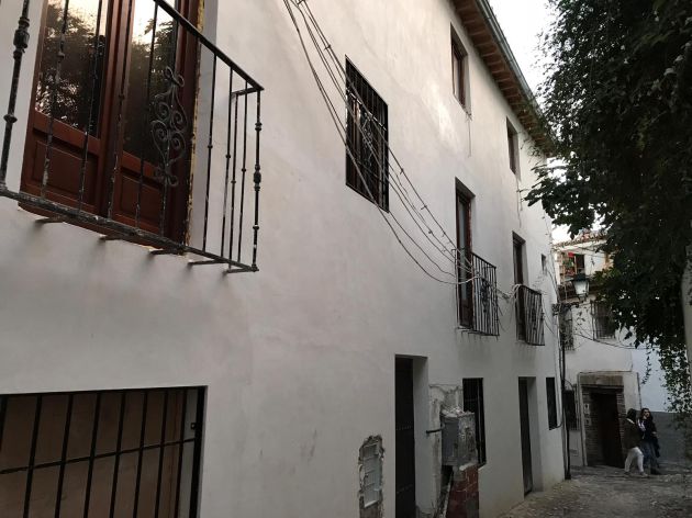 El desprendimiento en la muralla nazarí y otros 15 puntos de deterioro en el Albaicín El desprendimiento en la muralla nazarí y otros 15 puntos de deterioro en el Albaicín