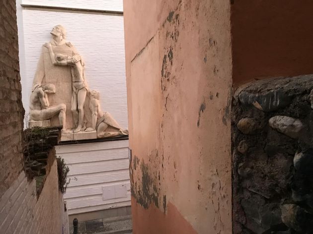 El desprendimiento en la muralla nazarí y otros 15 puntos de deterioro en el Albaicín El desprendimiento en la muralla nazarí y otros 15 puntos de deterioro en el Albaicín
