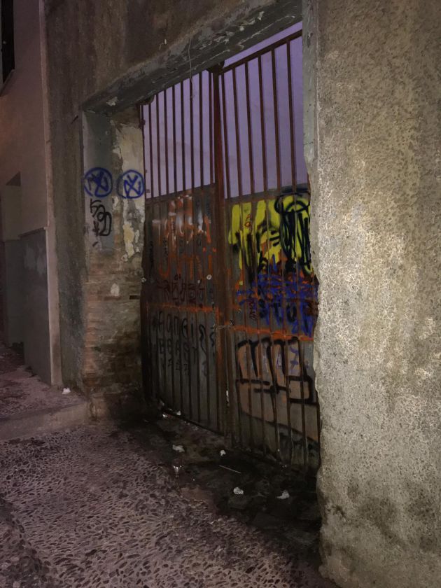 El desprendimiento en la muralla nazarí y otros 15 puntos de deterioro en el Albaicín El desprendimiento en la muralla nazarí y otros 15 puntos de deterioro en el Albaicín