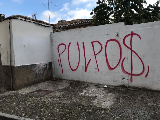 El desprendimiento en la muralla nazarí y otros 15 puntos de deterioro en el Albaicín El desprendimiento en la muralla nazarí y otros 15 puntos de deterioro en el Albaicín