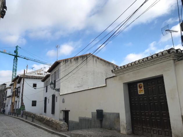 El desprendimiento en la muralla nazarí y otros 15 puntos de deterioro en el Albaicín El desprendimiento en la muralla nazarí y otros 15 puntos de deterioro en el Albaicín