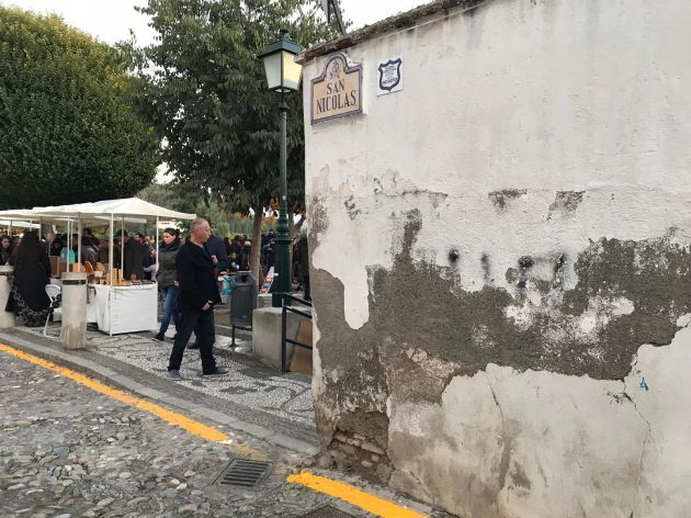 El desprendimiento en la muralla nazarí y otros 15 puntos de deterioro en el Albaicín El desprendimiento en la muralla nazarí y otros 15 puntos de deterioro en el Albaicín