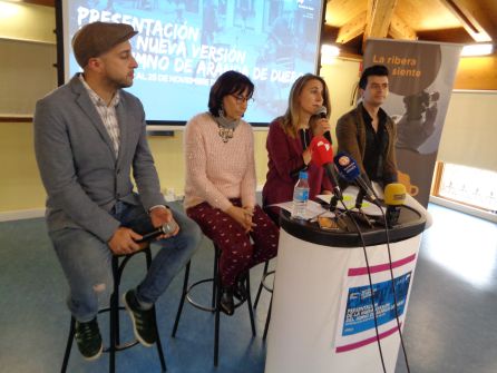 La concejal de Promoción da a conocer esta iniciativa, acompañada por una hija del autor de la letra original y componentes de 'Maldito Reloj' La concejal de Promoción da a conocer esta iniciativa, acompañada por una hija del autor de la letra original y componentes de 'Maldito Reloj'