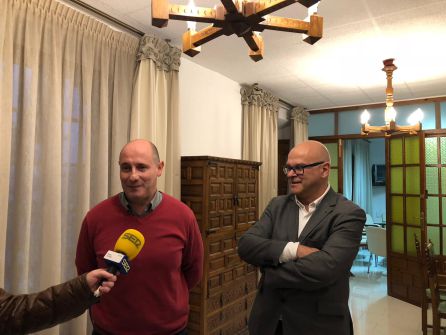 Momento de las declaraciones del alcalde y diputado, ante nuestros micrófonos Momento de las declaraciones del alcalde y diputado, ante nuestros micrófonos