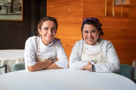 La chef Begoña Rodrigo con Ángela, la refugiada mexicana La chef Begoña Rodrigo con Ángela, la refugiada mexicana