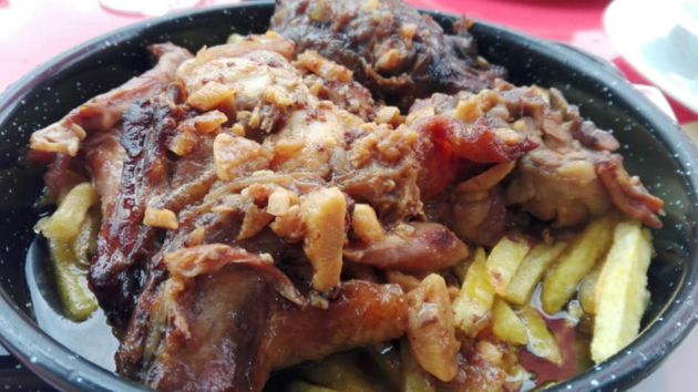 Cazuela de conejo en salsa Cazuela de conejo en salsa