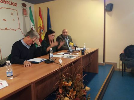 Ángeles Ferriz (en el centro) defendió las prpuestas del PSOE Ángeles Ferriz (en el centro) defendió las prpuestas del PSOE