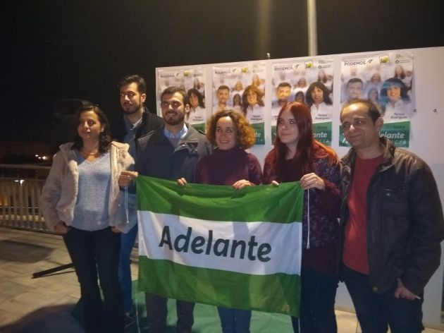 Pegada de carteles de Adelante Andalucía en la calle Osario Romano Pegada de carteles de Adelante Andalucía en la calle Osario Romano