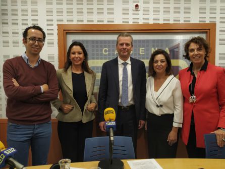 La entrevista a Ulrich Maly contó con la colaboración de Marta Toro, que ejerció de traductora. La entrevista a Ulrich Maly contó con la colaboración de Marta Toro, que ejerció de traductora.