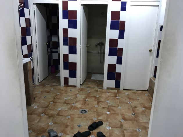 Dutxes a la mesquita Al-Riudan de Badalona Dutxes a la mesquita Al-Riudan de Badalona