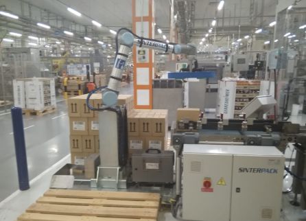 Interior de una de las unidades de producción de la planta de L'oreal en Burgos Interior de una de las unidades de producción de la planta de L'oreal en Burgos