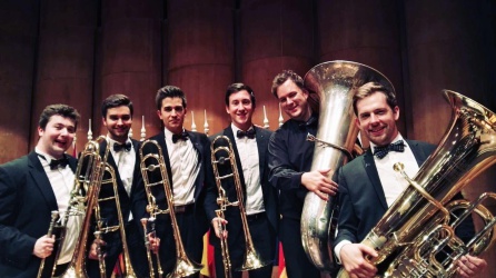 José, es el tercero de esta imagen donde posa con compañeros de la orquesta José, es el tercero de esta imagen donde posa con compañeros de la orquesta