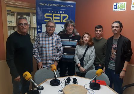 De izquierda a derecha, Luis Gimeno Lopesino y Enrique Martín (Asamblea ‘Consulta popular’ en Leganés), Florencio Aguado Carrasco (Asamblea Republicana de Parla) y Jorge Pascual, Diego Fernández y Marta Macías (Asamblea Referéndum de la UC3M). De izquierda a derecha, Luis Gimeno Lopesino y Enrique Martín (Asamblea ‘Consulta popular’ en Leganés), Florencio Aguado Carrasco (Asamblea Republicana de Parla) y Jorge Pascual, Diego Fernández y Marta Macías (Asamblea Referéndum de la UC3M).