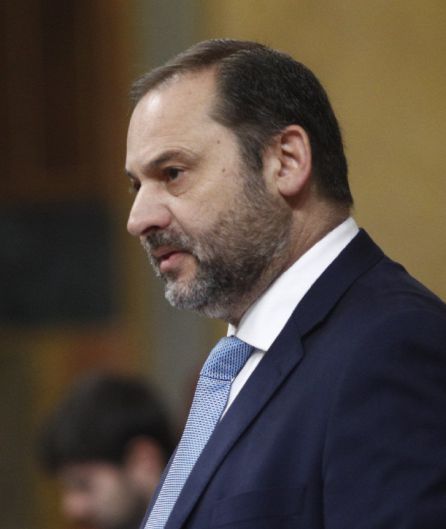 Ábalos planea una "bajada general" de los peajes de las autopistas rescatadas, como la Cartagena-Vera Ábalos planea una "bajada general" de los peajes de las autopistas rescatadas, como la Cartagena-Vera