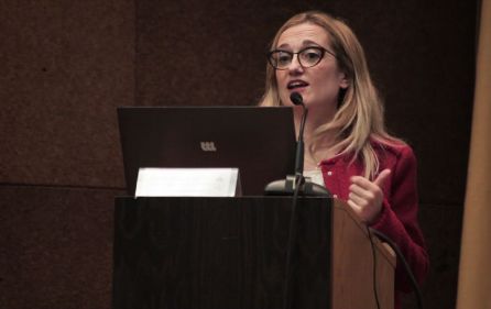 La doctora Nuria Gómez, durante su ponencia en las Jornadas. La doctora Nuria Gómez, durante su ponencia en las Jornadas.