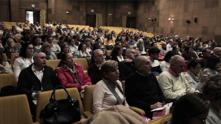 Familiares asistentes, durante la proyección de uno de los reportajes de las Jornadas Familiares asistentes, durante la proyección de uno de los reportajes de las Jornadas