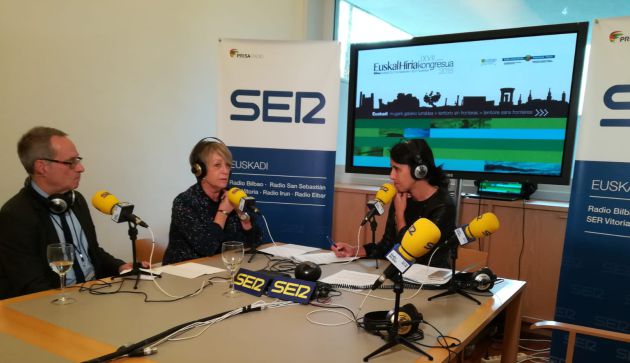 Antxon Olabe y Arantza Leturiondo en Hoy por Hoy Euskadi. Antxon Olabe y Arantza Leturiondo en Hoy por Hoy Euskadi.