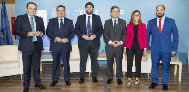 José María Albarracín, presidente de CROEM; Domingo Camacho, director de la Cadena SER en la Región de Murcia; Fernando López Miras, presidente de la comunidad autónoma; Pedro Saura, secretario de Estado de Infraestructuras, Vivienda y Transporte; Ana Belén Castejón, alcaldesa de Cartagena y Javier Ruiz, director de Informativos y Contenidos de la Cadena SER en la Región de Murcia José María Albarracín, presidente de CROEM; Domingo Camacho, director de la Cadena SER en la Región de Murcia; Fernando López Miras, presidente de la comunidad autónoma; Pedro Saura, secretario de Estado de Infraestructuras, Vivienda y Transporte; Ana Belén Castejón, alcaldesa de Cartagena y Javier Ruiz, director de Informativos y Contenidos de la Cadena SER en la Región de Murcia
