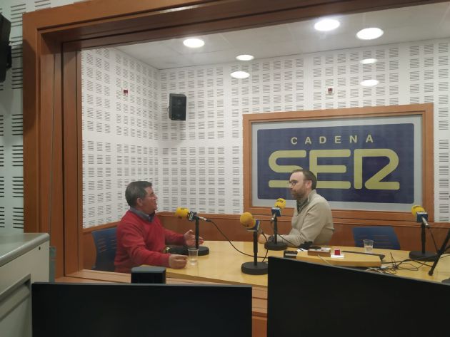 José Antonio Luque en el estudio de Radio Córdoba José Antonio Luque en el estudio de Radio Córdoba