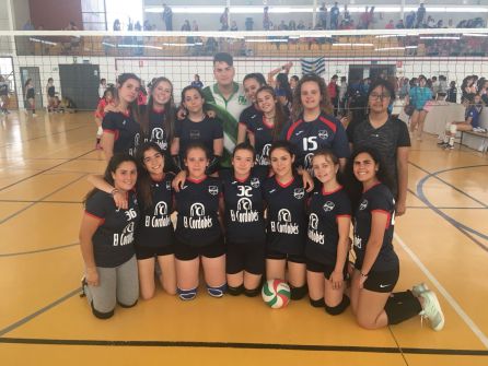 Fotografía de equipo tras un partido disputado Fotografía de equipo tras un partido disputado