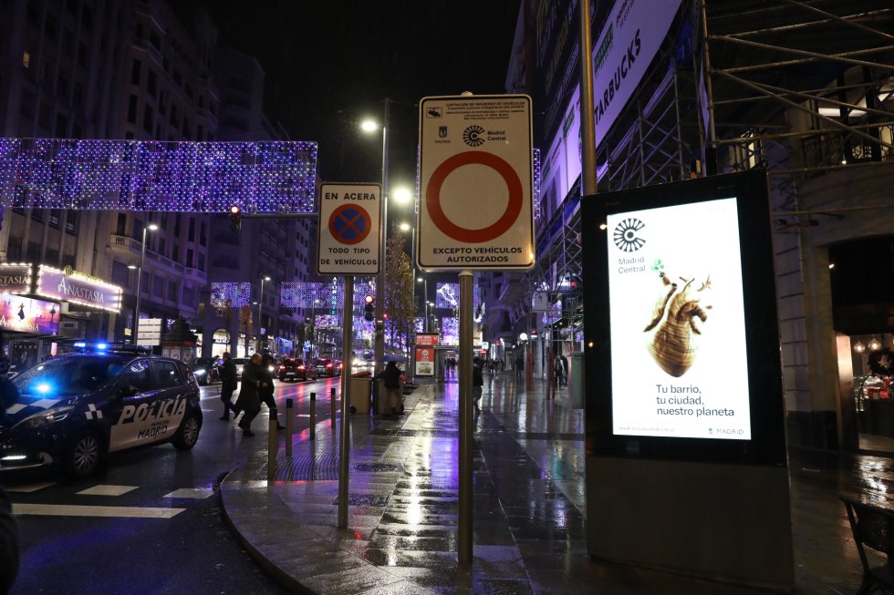 La Gran Vía lucía así en la víspera de la puesta en marcha de Madrid Central. La Gran Vía lucía así en la víspera de la puesta en marcha de Madrid Central.