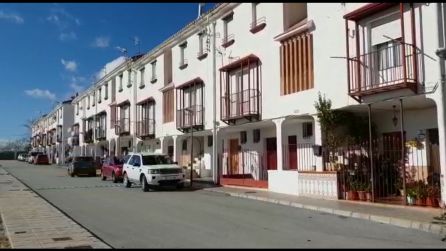 La promoción ocupa tres calles del paraje de la Higuerilla:C/ Sevilla, C/ Málaga y C/ Córdoba. La promoción ocupa tres calles del paraje de la Higuerilla:C/ Sevilla, C/ Málaga y C/ Córdoba.