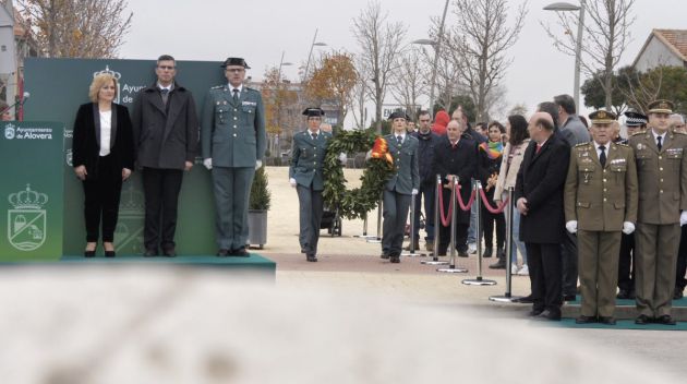 Alovera rinde homenaje a la Guardia Civil con la dedicación de una glorieta: Alovera rinde homenaje a la Guardia Civil con la dedicación de una glorieta Alovera rinde homenaje a la Guardia Civil con la dedicación de una glorieta: Alovera rinde homenaje a la Guardia Civil con la dedicación de una glorieta